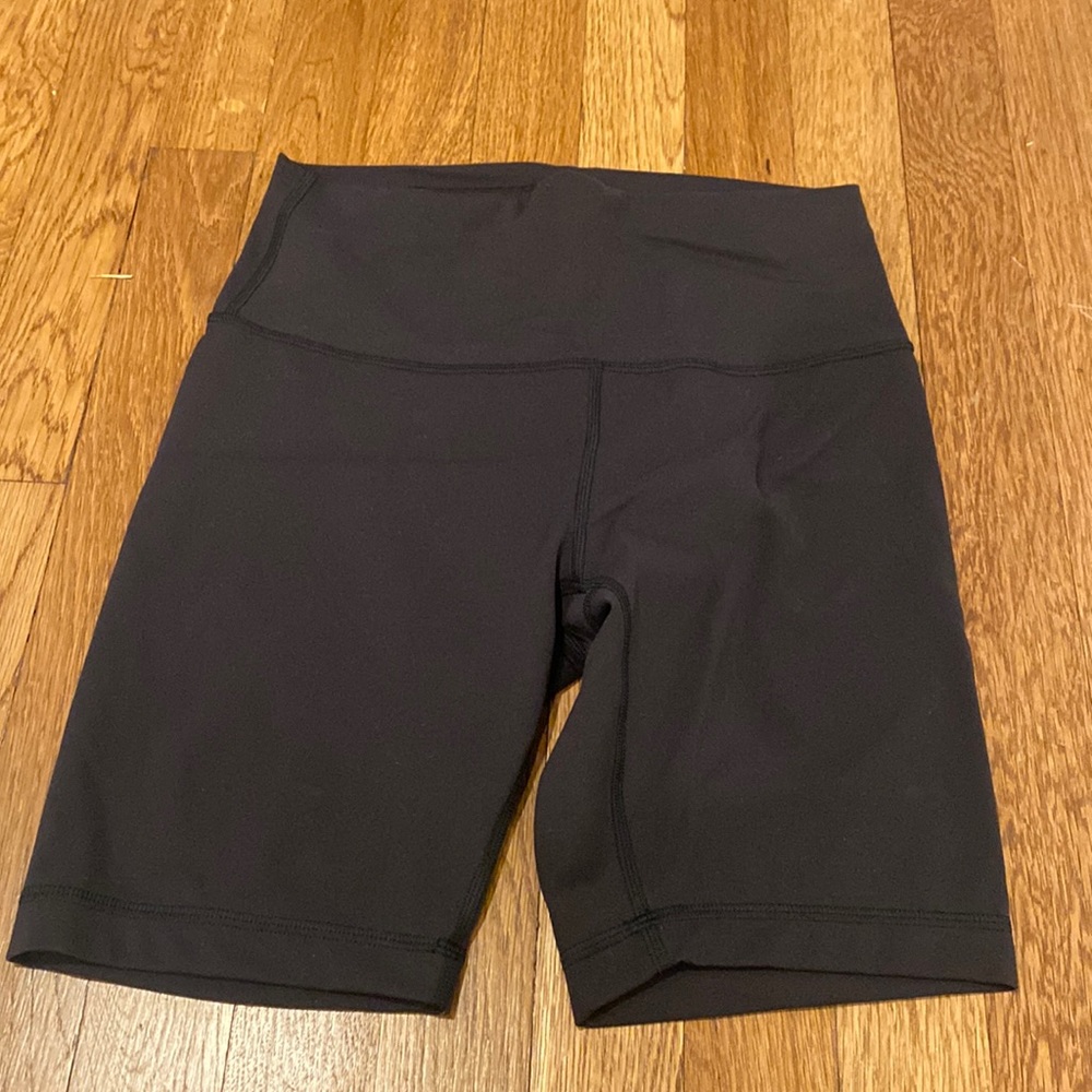 Black Lululemon workout/biking shorts size 8, EUC